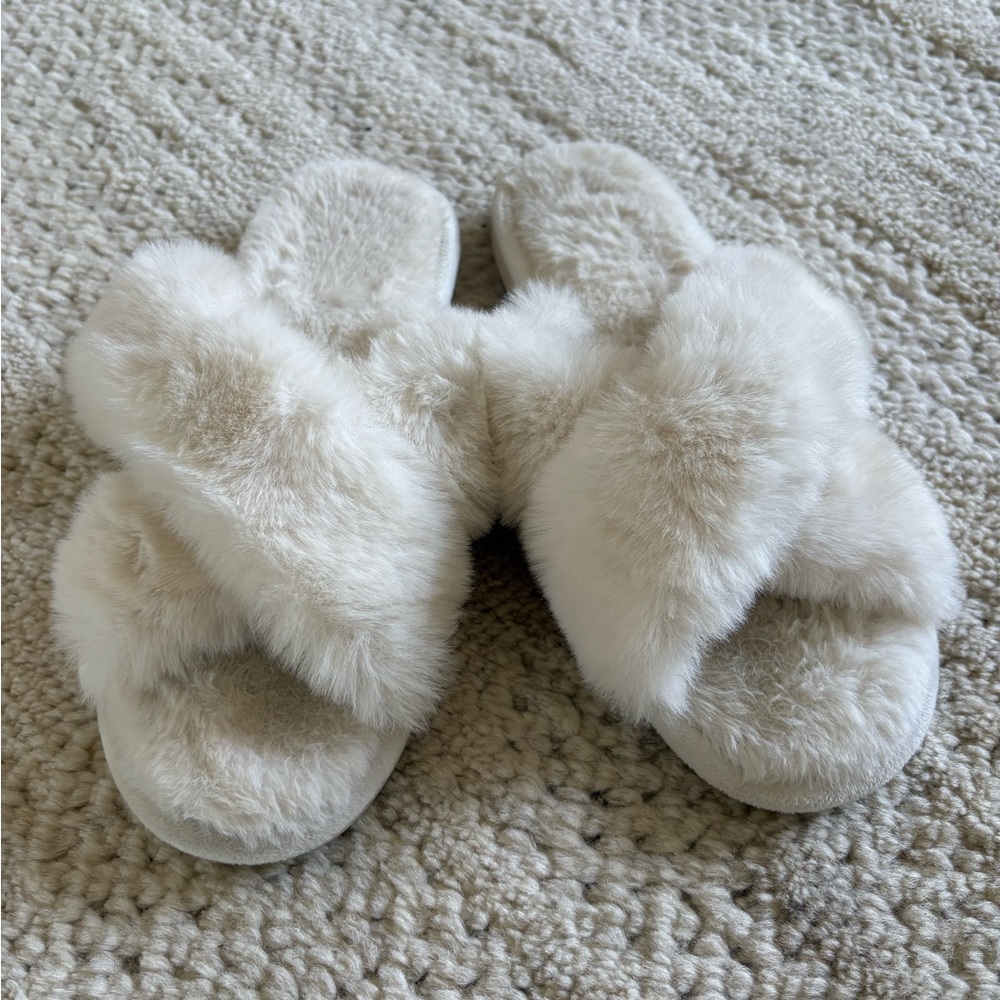 Furry Cream Slippers